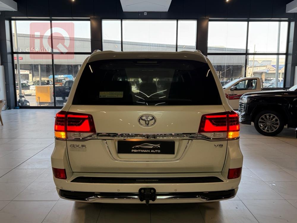 تۆیۆتا لاند کروزەر